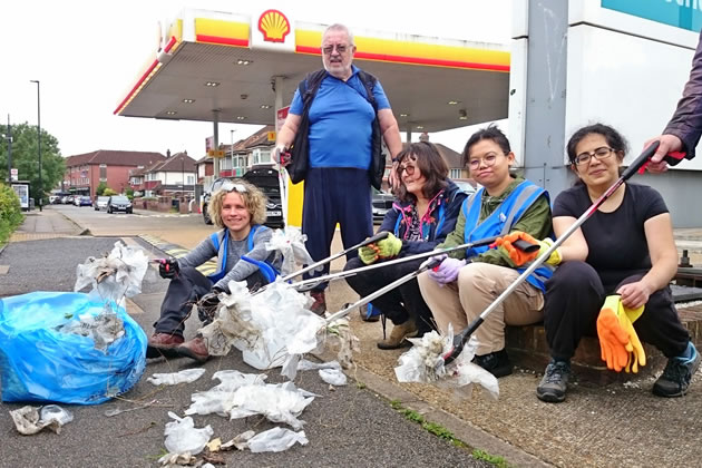 LAGER Can volunteers outside the Shell petrol station